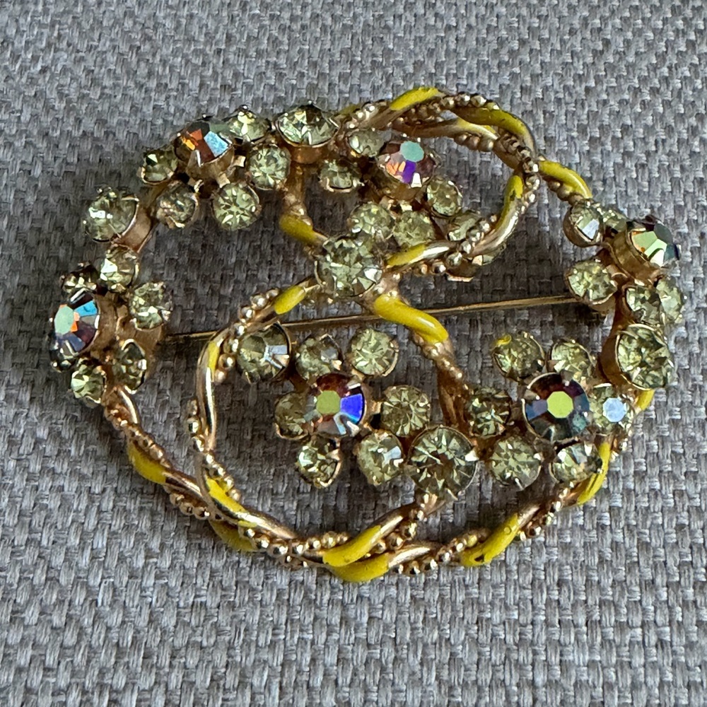 Vintage unsigned KRAMER Emerald Green AB Rhinestone Floral Brooch
